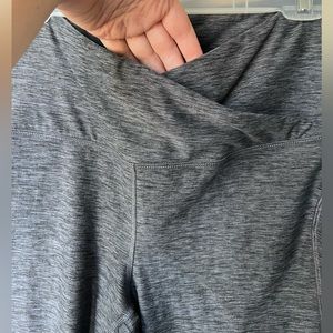 Crossover V Shape Band Gray Leggings